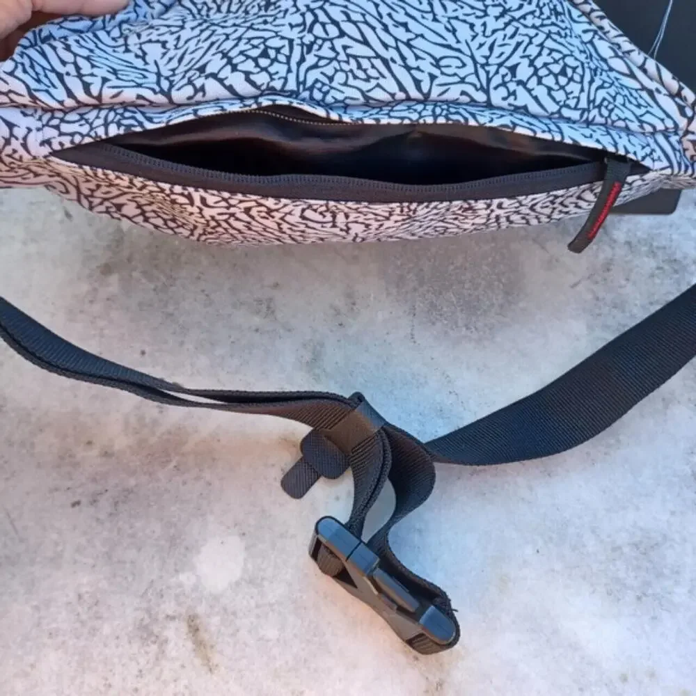 Nike Air Jordan Fanny Pack Hip Waist Belt Crossbody Bag Elephant Print 9B0533 G3 - Picture 4 of 15